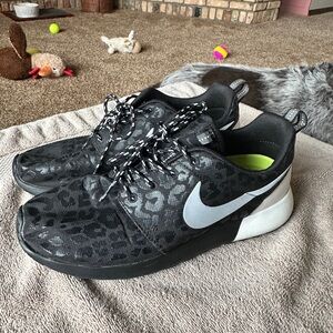 Nike Roshe Black Leopard Print Sneakers
